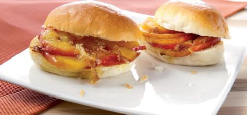 Sandwichs chauds aux pommes caramélisées et à la cannelle