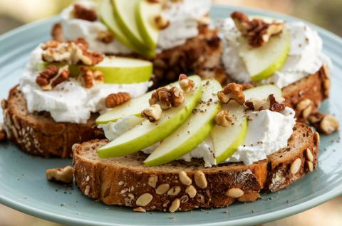 Tartines de pain aux noix